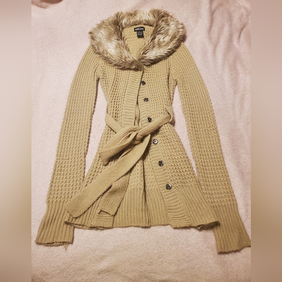 Wet Seal sweater - Picture 1 of 3